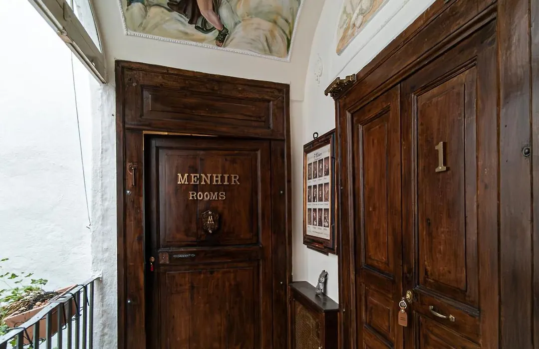 Menhir Rooms-1